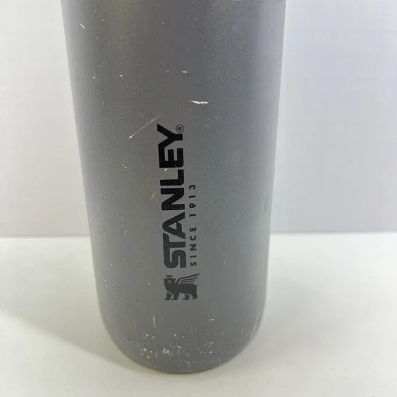 Stanley Quick Flip GO Water Bottle 24 Oz Push Button Lid Leakproof Charcoal Gray - Picture 2 of 15